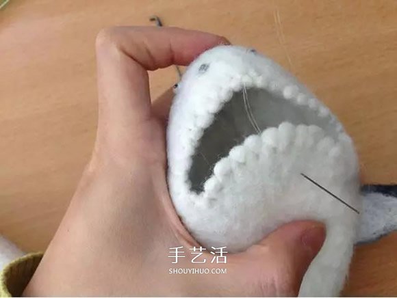 羊毛毡鲨鱼钥匙包DIY 羊毛毡钥匙包的制作方法