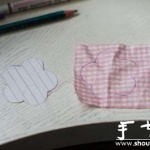 手工布艺制作装饰小花的教程