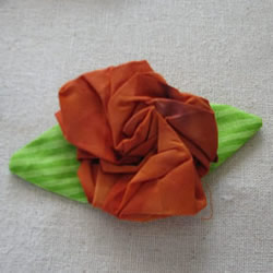 不织布玫瑰花制作图解 手工布艺玫瑰花的做法