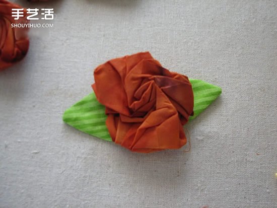 不织布玫瑰花制作图解 手工布艺玫瑰花的做法