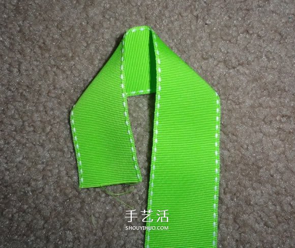 手工缎带折玫瑰花的教程图解 简单又美丽！