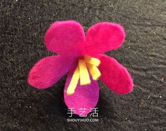 美丽夺目！不织布手工制作花朵头花的方法