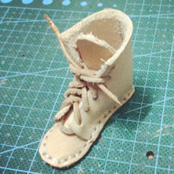 皮靴挂件的制作方法 自制迷你皮靴挂饰DIY图解