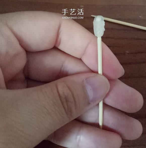 瞅瞅带你做：用一点点布和牙签给娃娃做小伞