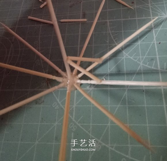 瞅瞅带你做：用一点点布和牙签给娃娃做小伞