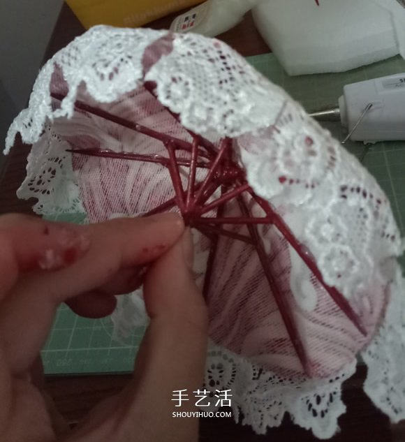 瞅瞅带你做：用一点点布和牙签给娃娃做小伞