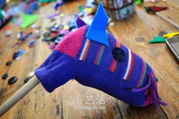 幼儿用袜子手工制作小马玩具的做法教程