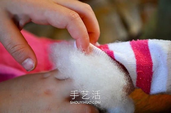 幼儿用袜子手工制作小马玩具的做法教程