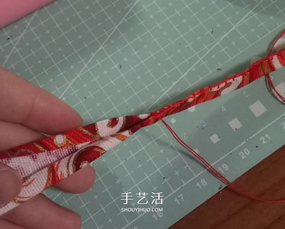 瞅瞅带你做：漂亮娃娃衣服的手工制作教程