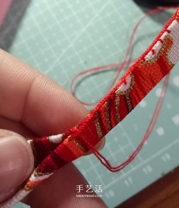 瞅瞅带你做：漂亮娃娃衣服的手工制作教程