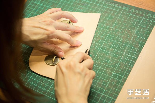暖暖日式经典皮革小书包DIY手工制作图解教程