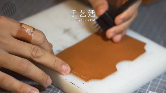 自制男士双折皮革钱包的详细制作步骤图