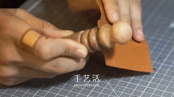 自制男士双折皮革钱包的详细制作步骤图