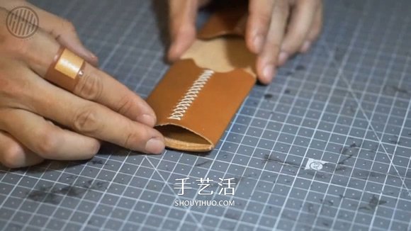 自制男士双折皮革钱包的详细制作步骤图