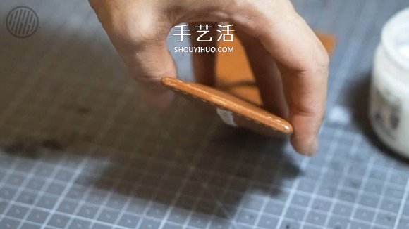 自制男士双折皮革钱包的详细制作步骤图