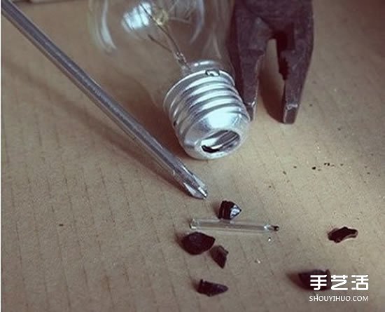 废旧灯泡制作花盆 DIY迷你盆景的方法步骤