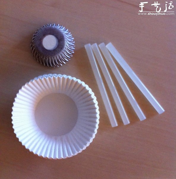 DIY浪漫蛋糕纸杯球型灯的教程