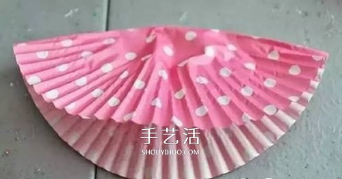 幼儿园猫头鹰小制作 卷纸筒和蛋糕纸巧利用