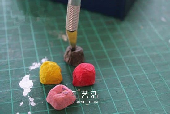 幼儿园手工做直升飞机 鸡蛋托制作飞机的方法