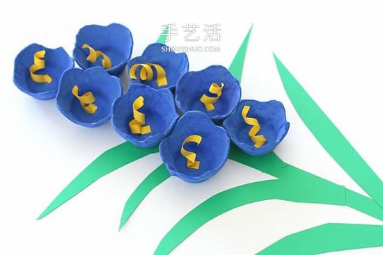 美丽的蓝色花朵 用鸡蛋托手工制作立体风信子