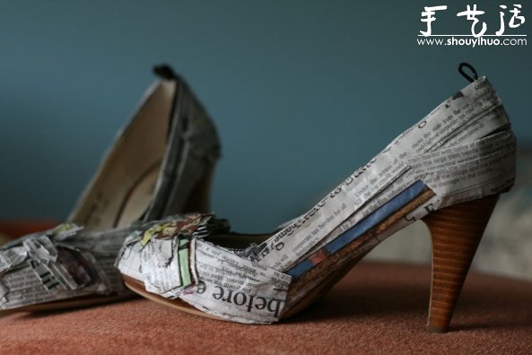 旧报纸DIY改造旧皮鞋