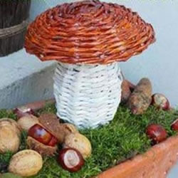 用报纸编织蘑菇的方法图解 逼真又可爱！