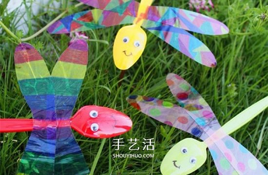 幼儿园废物利用小制作 用一次性勺子做蜻蜓
