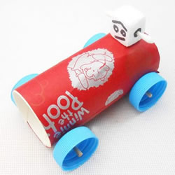 幼儿园玩具跑车的做法 DIY卷纸筒赛车的方法