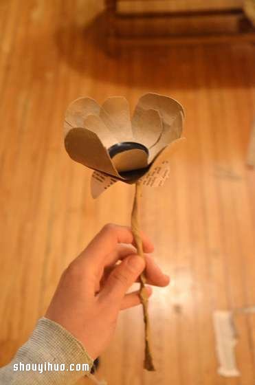 卫生纸卷筒手工制作漂亮装饰花的方法步骤