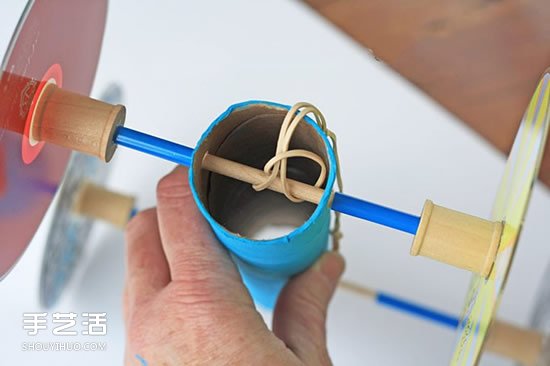 橡皮筋动力车怎么做 自制皮筋动力车制作过程