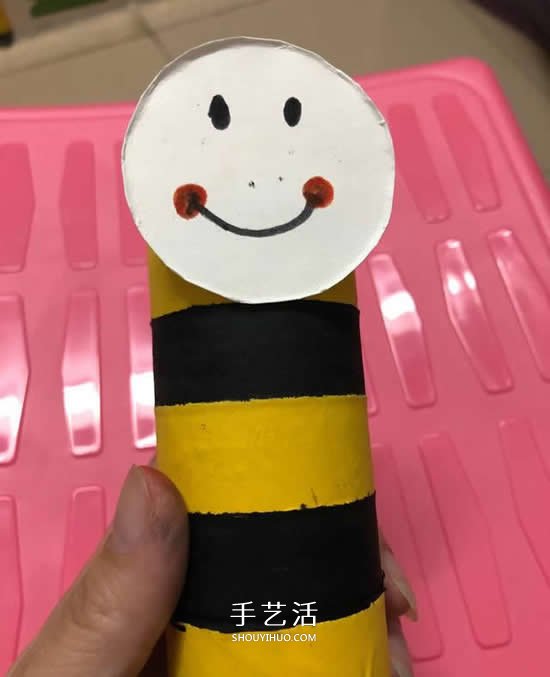 卫生纸筒和纸杯废物利用 做一只可爱小蜜蜂