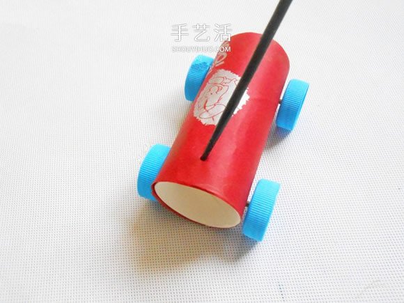 幼儿园玩具跑车的做法 DIY卷纸筒赛车的方法