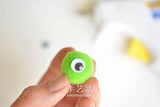 幼儿园废物利用制作卷纸筒火龙的方法图解