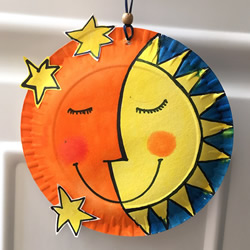 幼儿园用纸盘做太阳月亮挂饰的教程