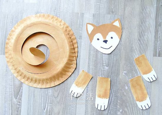 可爱小狐狸挂饰制作 用纸盘做弹簧狐狸的方法