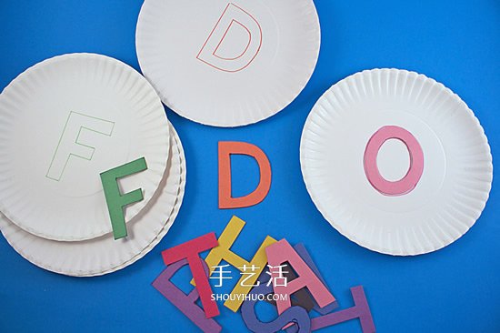 自制益智小玩具 让孩子玩字母匹配游戏！