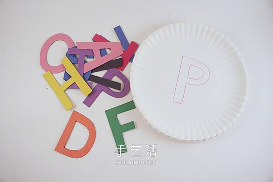 自制益智小玩具 让孩子玩字母匹配游戏！