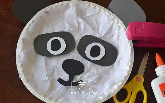 幼儿园手工制作纸盘大熊猫头的做法教程