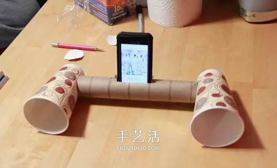 保鲜膜筒和纸杯废物利用 简易手机扩音器的做法