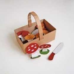 利用废纸箱DIY制作篮筐和蘑菇，玩采蘑菇游戏