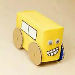 幼儿园牛奶盒废物利用 手工制作玩具小汽车
