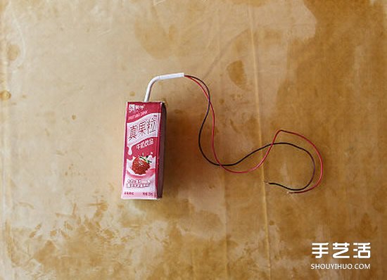 牛奶盒废物利用DIY制作创意台灯的方法步骤
