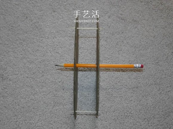 硬纸板手工制作摩天轮玩具的方法教程