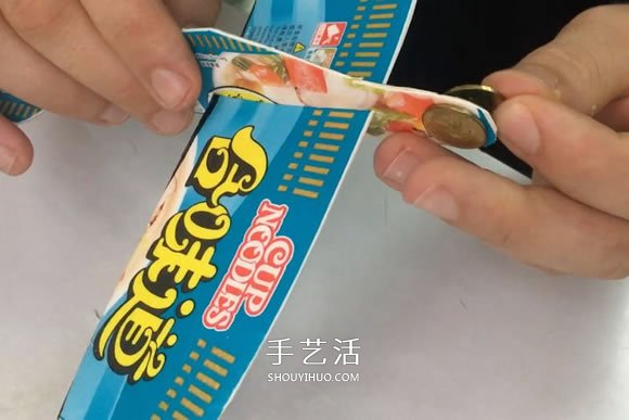 方便面盒废物利用 手工制作滑翔机的方法