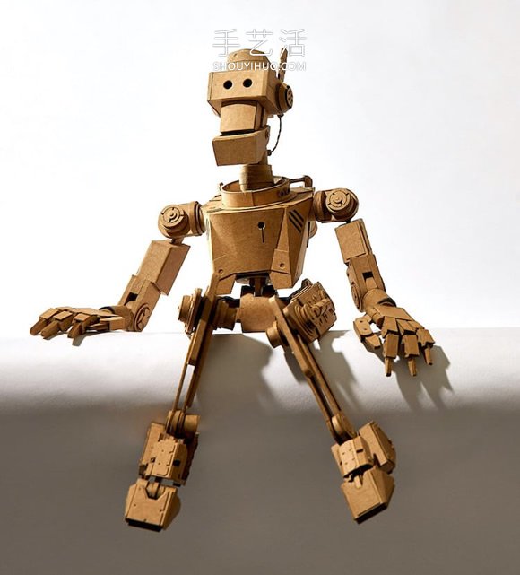 令人难以置信的手工纸板机器人，栩栩如生！