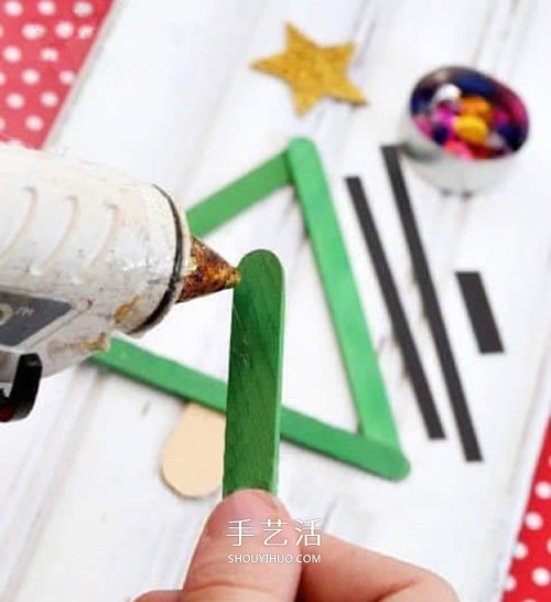 废物利用做圣诞树教程 圣诞树装饰用雪糕棍做