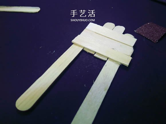 物理小制作：自制冰棍棒橡皮筋动力船的教程