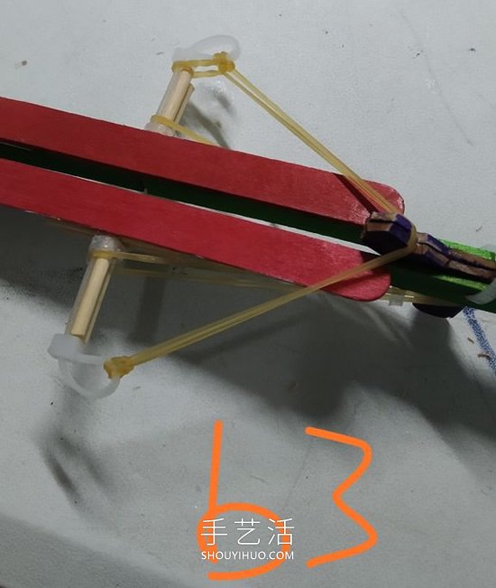 雪糕棍手工制作纸飞机橡皮筋弹射器的做法