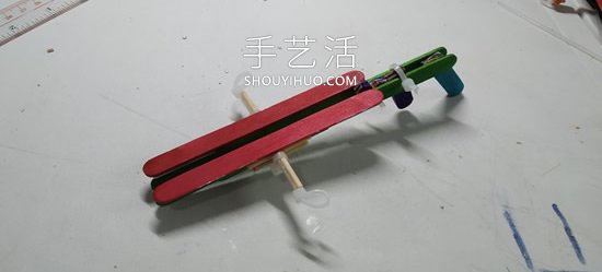 雪糕棍手工制作纸飞机橡皮筋弹射器的做法