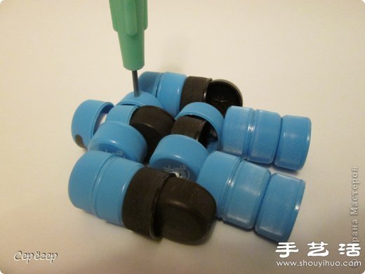 塑料瓶盖变废为宝手工制作机械战警玩具